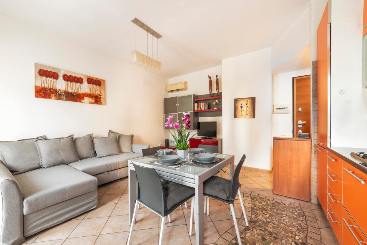 Martesana Flat With Balcony - M1 Gorla And Turro Apartment Milan Bagian luar foto